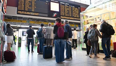 МВнР предупреди българските граждани за проблеми с полетите до Италия