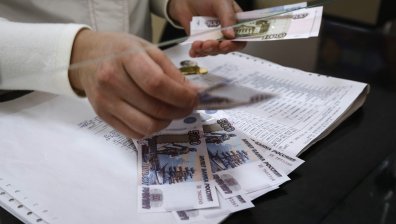 Гражданите в Крим са притеснени от ползването на две валути