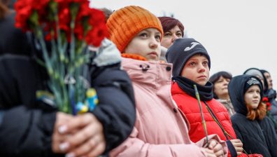 Четири години война: Украинците почетоха загиналите в конфликта с Русия (СНИМКИ)