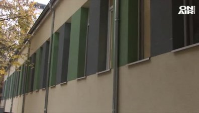 Проверяват дали скритата камера в училищна тоалетна е свързана с порно сайтове