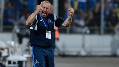 Феновете на "Левски" посветиха песен на спасителя на отбора Станимир Стоилов