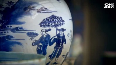 Неочаквано: Семейство разбра, че вазата, която подпира вратата им, струва милиони
