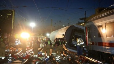 45 души са пострадали при влакова катастрофа в Германия