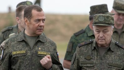 Дмитрий Медведев: Очаквам да обвинят Русия за пожара на "Хийтроу"