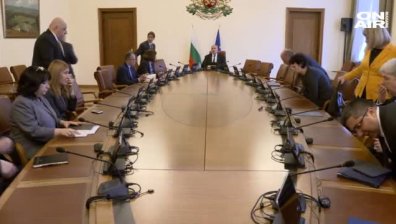 Дупка - полицай, дупка - полицай&hellip; и така до запълване