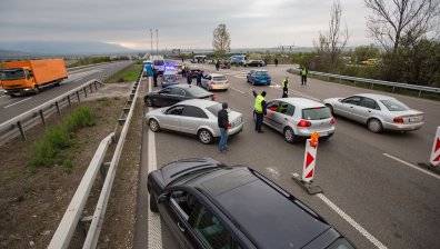 Отпадат часовите ограничения за излизане и влизане в столицата