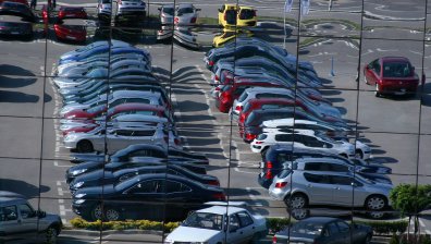 Продажбите на автомобили у нас с 37,6% спад през август