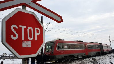 Продължава обезопасяването на дерайлиралите край Пирот цистерни с амоняк