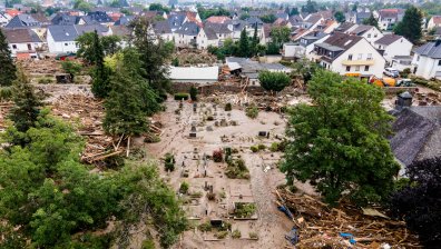 В Германия: Меркел пристига спешно в наводнените региони, броят на жертвите расте