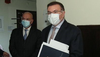 Ангелов: Лекарствата, с които се презапасяват хората, не лекуват Ковид-19