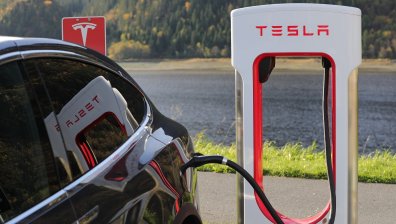 Модел на Tesla вече е по-евтин от средностатистическа кола в САЩ