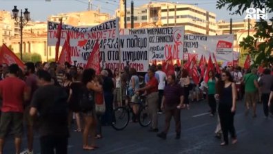 Близо 2000 гърци скандираха против САЩ и НАТО в Атина