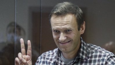 Навални се оплака от силна кашлица и температура