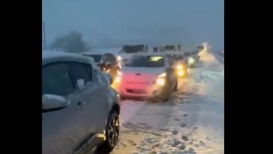Сняг изненада жителите на Майорка, затвори пътища и блокира стотици хора (+ВИДЕО)