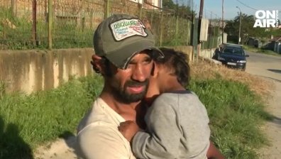 10-годишното, затиснато от стена в Бургас, е с опасност за живота