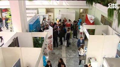 Студенти срещат работодатели в "Дни на кариерата"