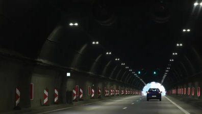 Прекъснато е електрозахранването в тунел на АМ "Струма"