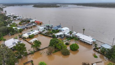 Наводнения в Австралия взеха жертви, 50 000 души се подготвят за евакуация (+СНИМКИ)