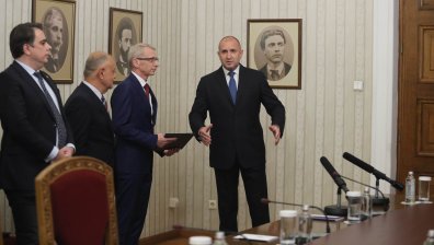 Нови искри между правителство и президент: В чий интерес е това?