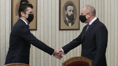 Радев отправи сериозно предупреждение и апел към кабинета "Петков"