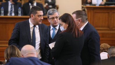 Депутатите си дадоха 5 дни почивка за 3 март