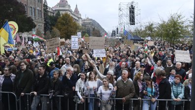 "Орбан се изгуби": Хиляди унгарци протестираха за по-високи заплати