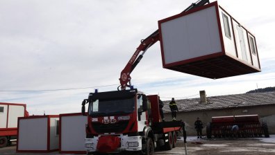 Пристигнаха първите фургони в Хитрино