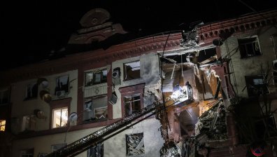 8 души са ранени при руски удари в Херсон, има щети по най-малко 15 сгради