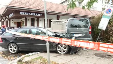 Двама пострадаха при верижна катастрофа на столичната ул. "Черковна"