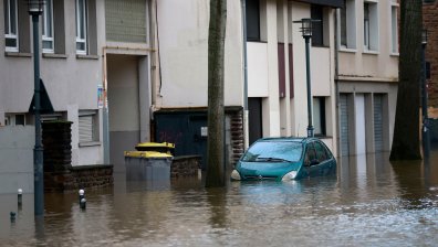 Мощна буря, свлачища и наводнения - лошото време в САЩ убива хора