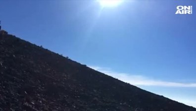 Вулкан изригна пред погледа на къмпингуващи в Индонезия