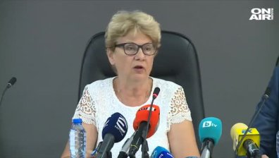 Комитова: Договорите, сключени от АПИ, надхвърлят 4 пъти бюджета ѝ