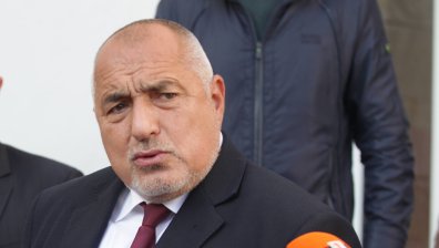 Борисов в ударените от градушка села: Ако има правителство, ще помогнем бързо