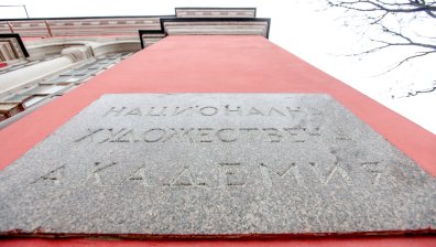 Преподаватели, студенти и модели на протест срещу мълчанието за липсващите заплати в Художествената академия