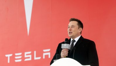 Tesla може донесе на Мъск още $32,4 млрд.
