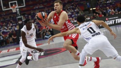 Въпреки контузията: Везенков доближи "Олимпиакос" до шампионската титла 