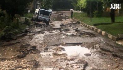 Пороен дъжд наводни къщи и дворове в Мизия, обявиха частично бедствено положение