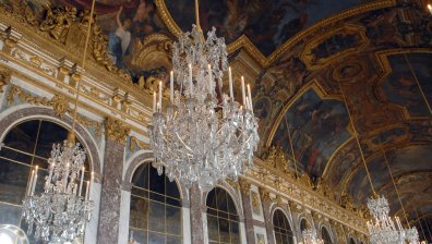 Версайският дворец се превърна в център за ваксинация срещу Ковид-19 (ВИДЕО)