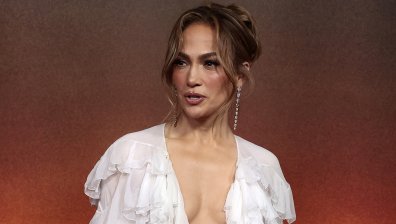 Дженифър Лопес на червения килим без Бен Афлек