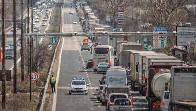 Повече от 91 хил. автомобила са напуснали София, АПИ с важна информация