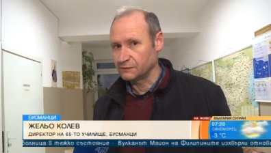 Родители излязоха на протест в защита на учителя, разбил уста на петокласник
