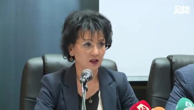 Четирима полицаи са били задържани за каналджийство