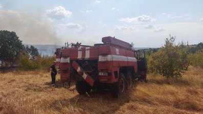 Овладяха пожара, пламнал край Харманли и Любимец