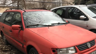 HelpBook: Изоставени автомобили в Русе заемат паркоместа