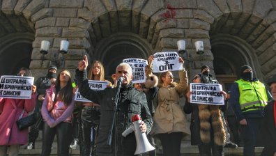От "Атака" излязоха на протест пред ЦИК