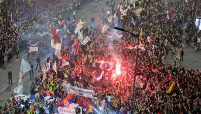 1 млн. сърби се събират в Белград за най-масовия протест досега в страната