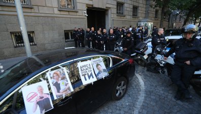 СДВР глобява депутати от "Продължаваме промяната" заради коли пред НС