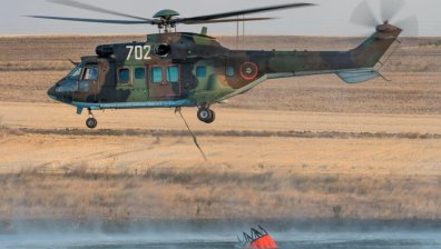 Вятърът ориентира пожара край Сунгурларе към селото