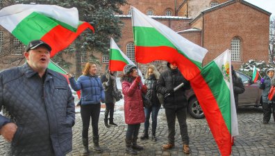 Протестираха пред СО заради смъртта на дете след токов удар (+СНИМКИ)