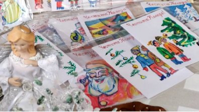 Коледният дух: Хора с увреждания от Благоевград изработват сувенири